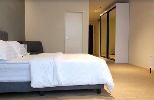 Kuala Lumpur Apartment | 3 minutes to Kerinchi Station! Contemporary Studio near Mid Valley