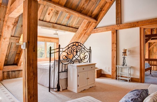 Sunday River Area Apartment | 3 Minutes To Ski Lifts With Fantastic Views!