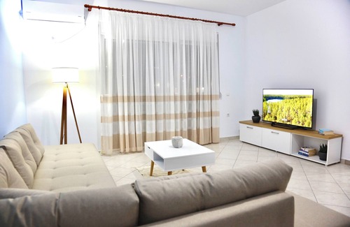 Albanian Riviera Apartment | 3 minutes to the beach! Family-friendly 2BR apartment in the heart of Saranda