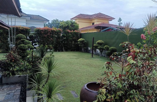 Taman Rakyat Villa | 3 Minutes to the Teluk Kemang Beach