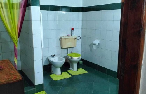 Malindi Apartment | 3 minutes walk to the beach, and the mall!