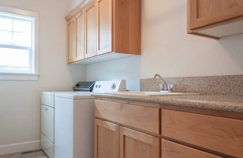 Mountain View District House | 3+ MONTH RENTAL-1.5 Bedroom+ an OFFICE with Wall Bed-minutes to downtown