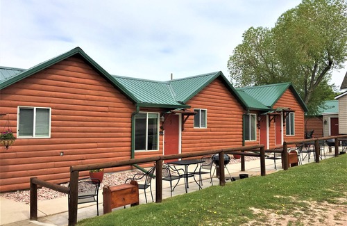 Custer Cabin | #3 Moose Cabin at Ponderosa Place