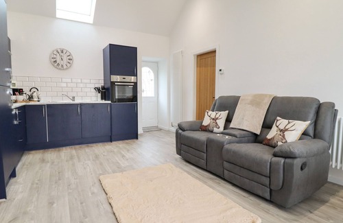 Llangefni Cottage | 3 MOUNTAIN VIEW, pet friendly, character holiday cottage in Llangefni