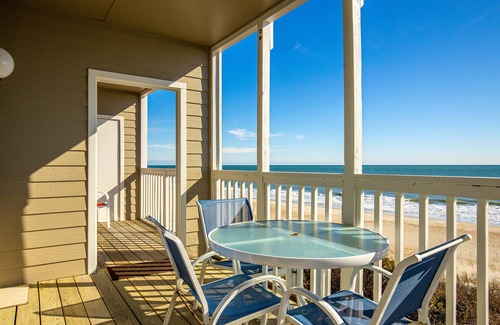 Pine Knoll Shores Condo | 3 NIGHT MINIMUM SUMMER SPECIAL! GREAT FOR GUEST WHO CAN'T STAY A WEEK!