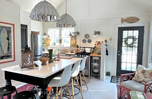Lakeside House | 3 nt min Beach Lovers home w/Private Assoc Beach 1 blk fire pit scrnd porch