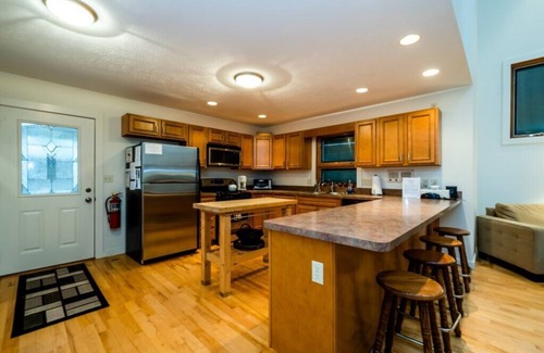 Harbert Cottage | (3 Nt Min) Harbert Home With Private Hot Tub Steps To Beach!