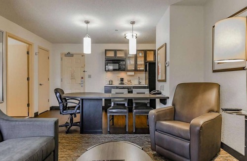 Brentwood Hotel | 3 Pet-Friendly Suites w/Kitchen l Close to Nashville Zoo & Local Trails
