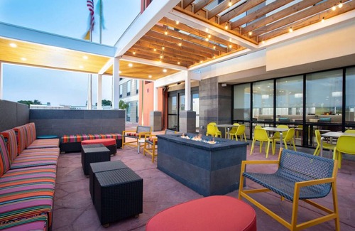 Roswell Hotel | 3 Pet-friendly Units Close to Spring River Zoo! Pets Allowed, Indoor Pool!