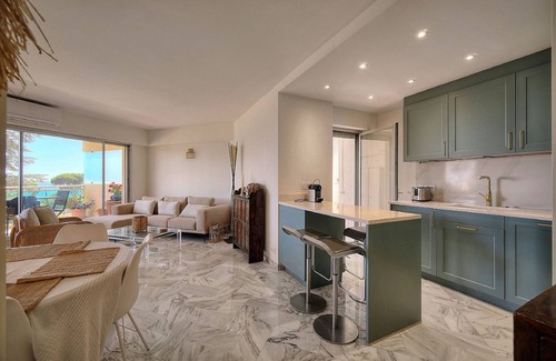 Cannes Apartment | 3 pièces, terrasse vue mer et parking A2B232