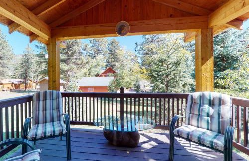Ponderosa Pines House | 3 Pines