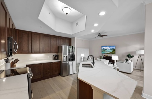 Naples Cottage | 3 Pools, lazy river, walk to 5th ave restaurants!