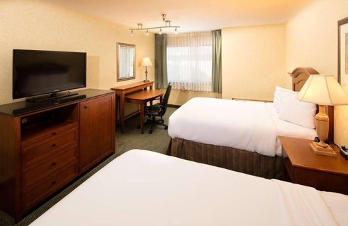 Wenatchee Hotel | 3 Premium Units Perfect for Groups! Free Parking, Enjoy on the Pool!