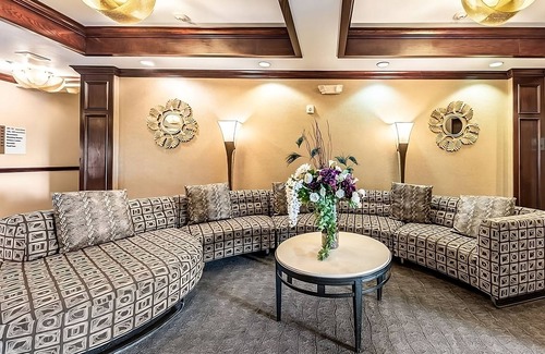 Mineral Wells Hotel | 3 Queen Beds Suite | Red Lion Inn & Suites w/Kitchenette, Near Clark Gardens