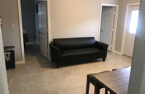 Aransas Pass Apartment | 3- Queens/sleeps 6
