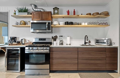 Stockton Hotel | 3 Resort Suites with kitchen + Event Space Access