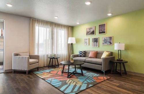 Rockledge Hotel | 3 Rockledge Rooms with Kitchen + Pet-Friendly Near Cocoa Beach & Local Parks