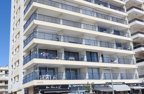 Les Sables d'Olonne Apartment | 3-Room Apartment at Central Beach with Terrace, Pets Allowed