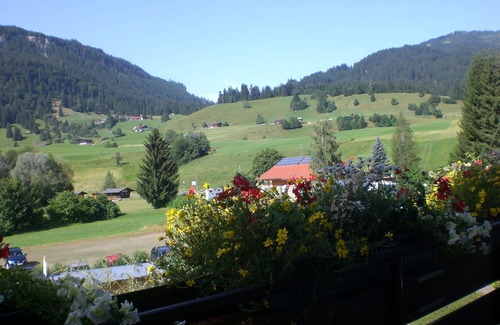 Obermaiselstein Apartment | 3-room apartment with a beautiful south-west facing balcony and swimming pool/sauna