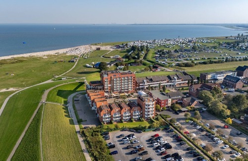 Schillig Apartment | 3-room apartment close to the beach with balcony and located directly on the North Sea dike