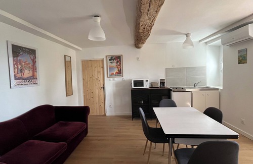 Le Plan-de-Grasse Apartment | 3-room apartment on 1st floor of a "bastide grassoise" in a private estate with swimming pool
