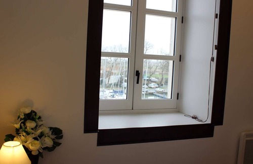 Rochefort Apartment | 3-room apartment with equipped kitchen, TV, and hardwood floor in Rochefort