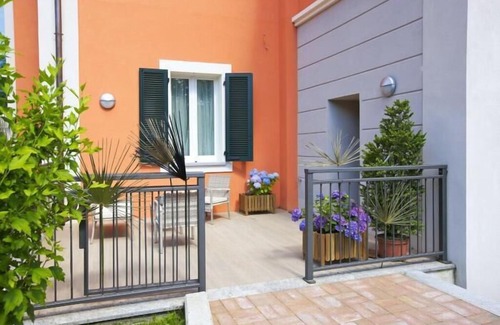 Comero Apartment | 3-room corner apartment in a prestigious villa from 1850 with solar-heated pool