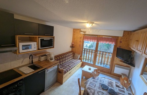 Station de Drouzin le Mont Apartment | 3-room duplex near slopes with balcony and parking