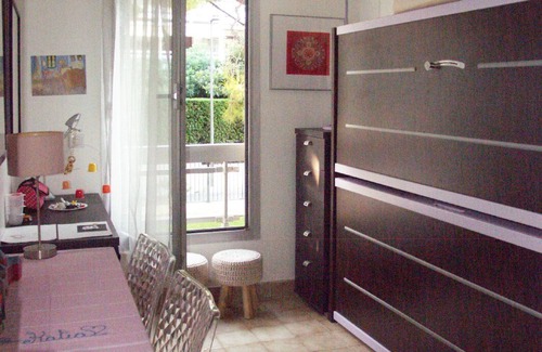 Riou - Petit Juas - Av de Grasse Apartment | 3 rooms terrace 5 people on park;
