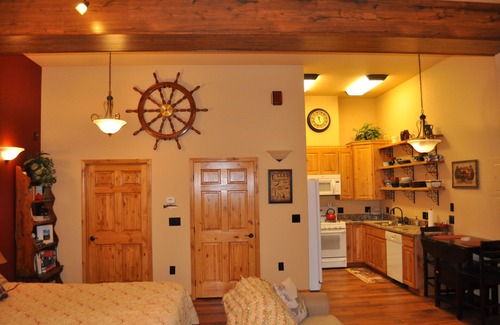 Gateway Cabin | 3 Rustic Elegant Suites - Fish, hike, site-see from your doorstep