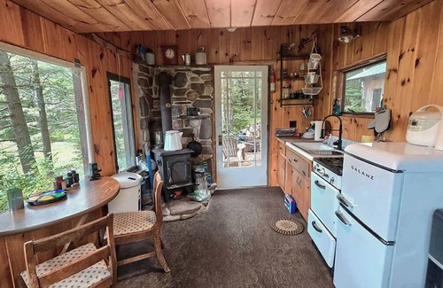 Glenfield Cabin | 3 Secluded amazing spots on your own Private Pond. Serenity!