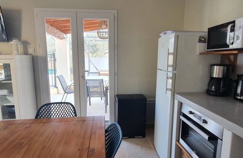 Mazan Villa | 3* self-catering cottage on the edge of the vineyards with private pool