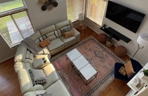 Lockport House | 3 Smart TVs- HBO MAX > BBQ15min→Harrahs Joliet Casino-King-A/C