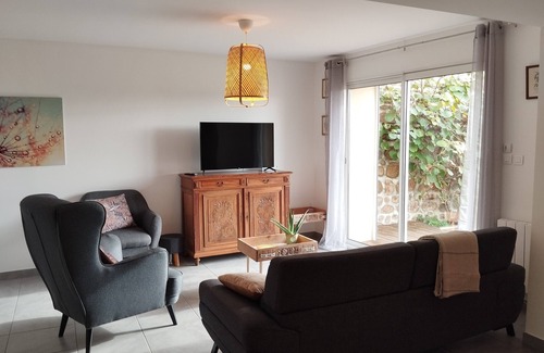 Haute-Rivoire House | 3-star family gîte "la maison d'à côté