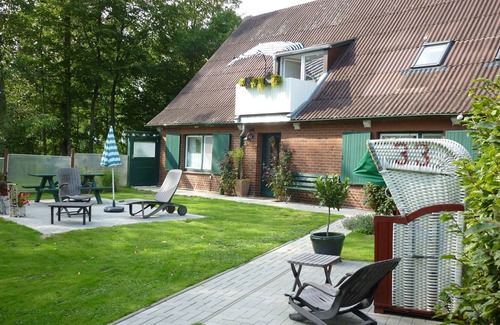 Neuenkirchen Apartment | 3-star farmhouse apartment on the ground floor, quiet location on the coast near Otterndorf