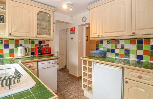 Wymondham Cottage | 3 STATION COTTAGES, pet friendly, with open fire in Wymondham