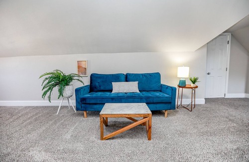 Norfolk House | 3 story 4 Bedroom Jungalow Themed House!