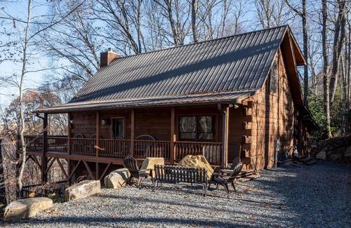 Topton Cabin | 3 Story Cozy Cabin in Nantahala with Beautiful Lake & Mtn View!