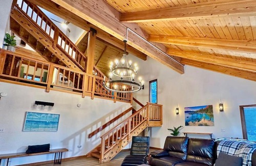 Country Club Estates House | 3-Story Winter Wonderland