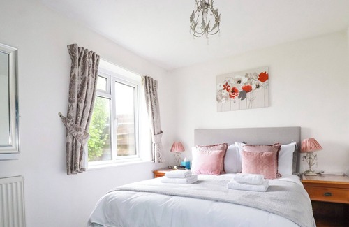 Pelynt House | 3 SUMMER LANE PARK, pet friendly, with open fire in Pelynt