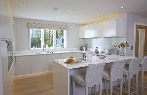 Bugford Cottage | 3 THE DRIVE, HILLFIELD VILLAGE, family friendly in Dartmouth