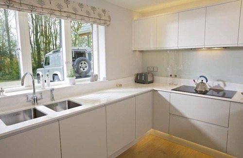 Bugford Cottage | 3 THE DRIVE, HILLFIELD VILLAGE, family friendly in Dartmouth