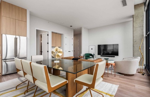 River West Apartment | 3 Top Notch Penthouses: Ideal for Large Groups
