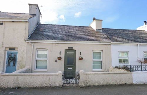 Pen-y-sarn Cottage | 3 TYN GIAT, family friendly, with open fire in Amlwch