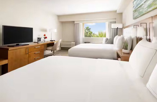 Tucson Hotel | 3 Units, 2 Queen Beds at Hilton Tucson East, Outdoor Pool, Pets Allowed