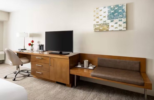 Tucson Hotel | 3 Units, 2 Queen Beds at Hilton Tucson East, Outdoor Pool, Pets Allowed
