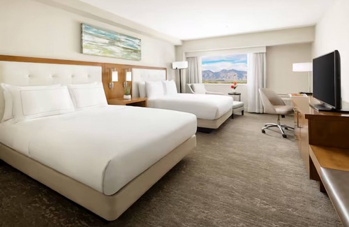 Tucson Hotel | 3 Units, 2 Queen Beds at Hilton Tucson East, Outdoor Pool, Pets Allowed