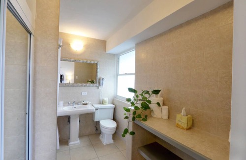 Miramar Hotel | 3 Units Near Old San Juan & Cruise Terminal – Great Urban Base
