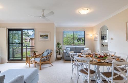Nelson Bay Apartment | 3 Victory Court 3 Columbia Cl spacious unit close to Little Beach