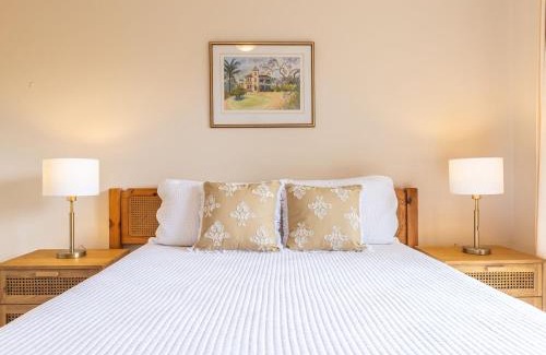 Nelson Bay Apartment | 3 Victory Court 3 Columbia Cl spacious unit close to Little Beach